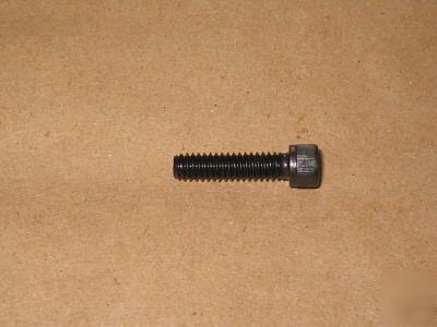 2,500 socket head cap screws size: 8-32 x 1/4