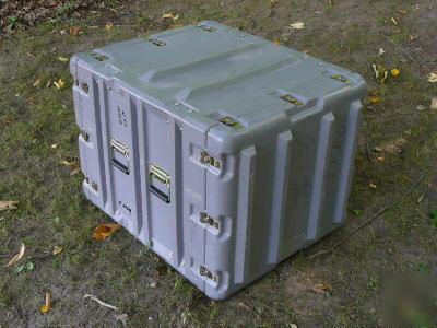 Military-style transit case 19
